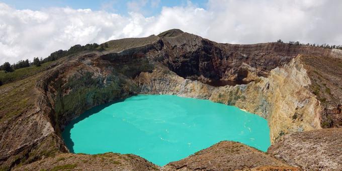 الأراضي الآسيوية يجذب السياح علم البحيرات Kelimutu بركان، اندونيسيا