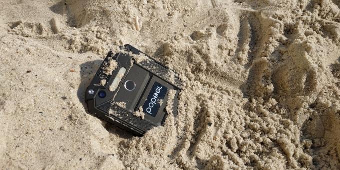 حماية الهاتف الذكي Poptel P9000 ماكس: في الرمال