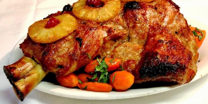 لحم الخنزير في الفرن: لحم الخنزير لحم الخنزير مع الأناناس، واللوز والخوخ