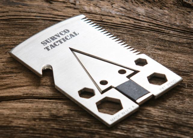 SURVCO - بطاقة الائتمان أداة متعددة من أجل البقاء