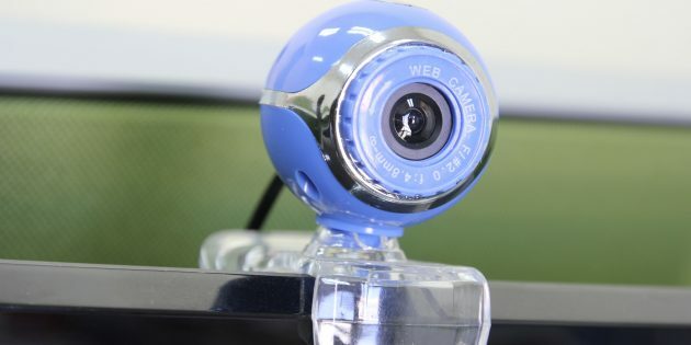 كيفية توصيل كاميرا الويب بجهاز كمبيوتر