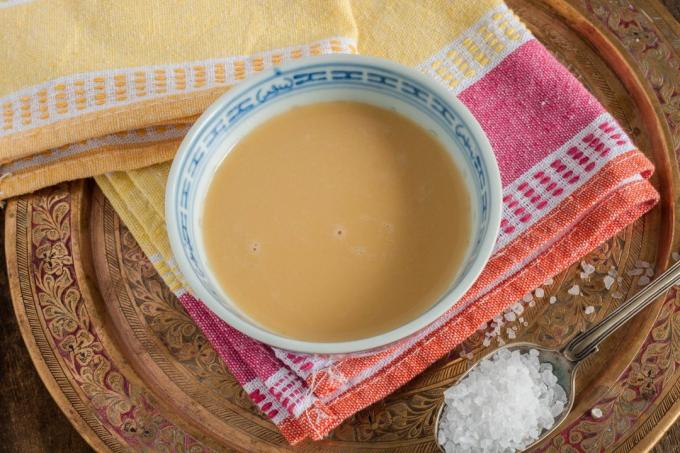 في التبت يضاف الشاي الأخضر قوي لالزبدة والملح الياك
