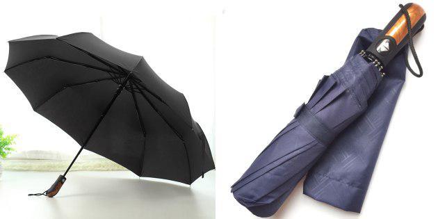 مظلة مع مقبض خشبي