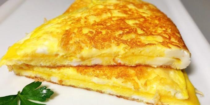 الإفطار سريعة: البيض المخفوق مع قشرة الجبن متموج