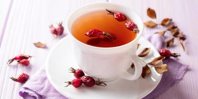 الشاي مع ثمر الورد والجوز والقرفة