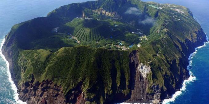 الأراضي الآسيوية ليست عبثا جذب السياح: الجزيرة البركانية Aogasima، اليابان