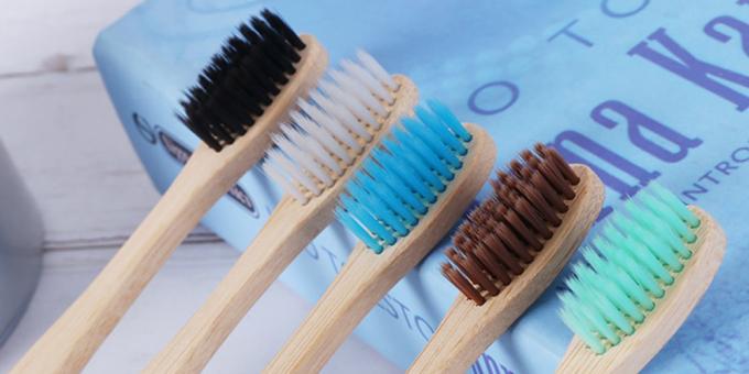 عاداتنا والبيئة: هناك فرشاة الأسنان الخشبية وحتى مع شعيرات طبيعية