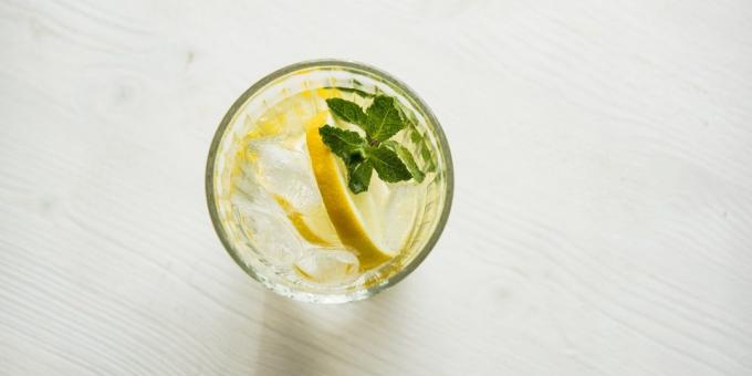 الكوكتيلات غير الكحولية: shpritser من عصير العنب والصودا