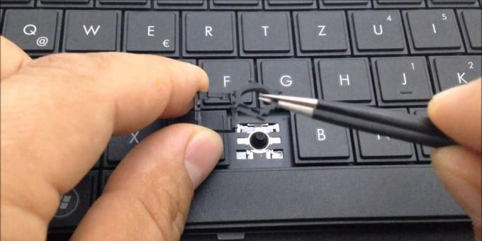 كيفية تنظيف لوحة المفاتيح: إزالة مفاتيح