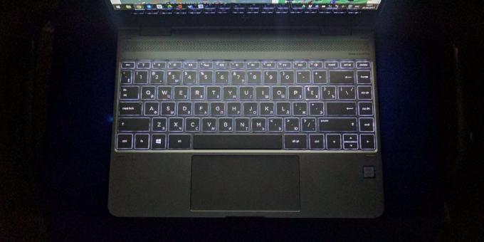 HP سبيكتر X360: لوحة مفاتيح بإضاءة خلفية
