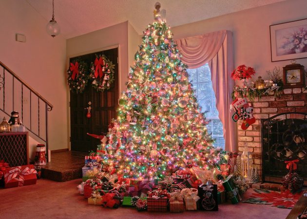 تزيين شجرة عيد الميلاد: كيفية تثبيت