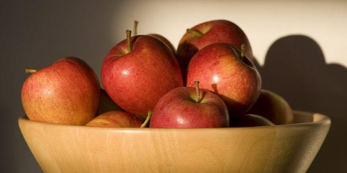 فاكهة مفيدة والتوت: التفاح