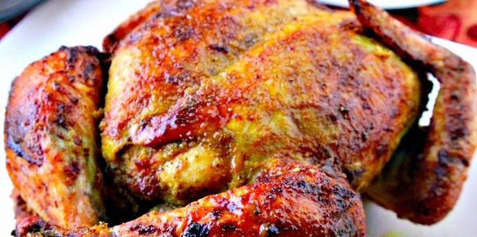 كيفية طبخ الدجاج في الفرن: دجاجة كاملة في اللبن الهندي مع قشرة رودي