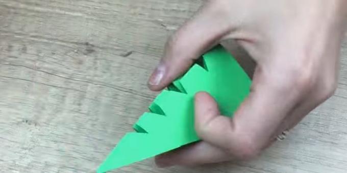 بطاقات عيد الميلاد مع أيديهم: مثلثات قص