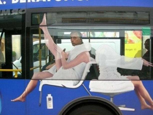 الإعلان في الحافلات
