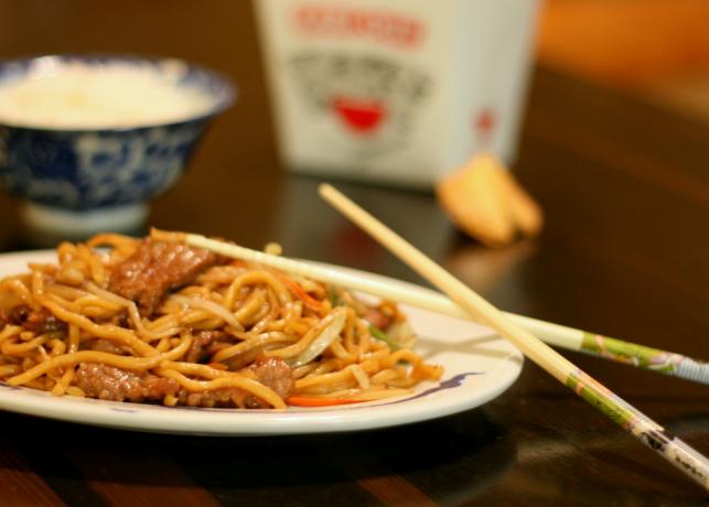 ما لتناول الطعام ليشعر على نحو أفضل: الوجبات السريعة الصينية