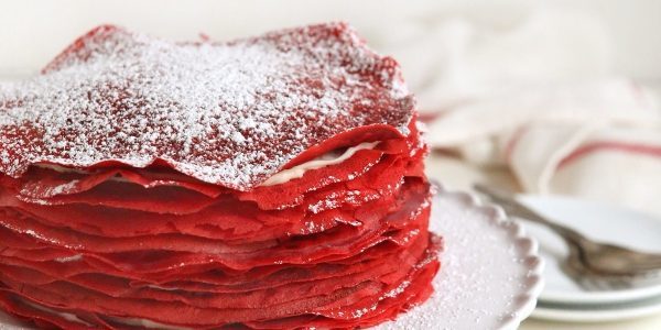 كيفية طبخ كعكة فطيرة "المخملية الحمراء" مع كريم تخثر دسم