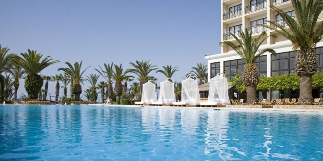فنادق للعائلات مع الأطفال: ساندي بيتش 4 *، لارنكا، قبرص
