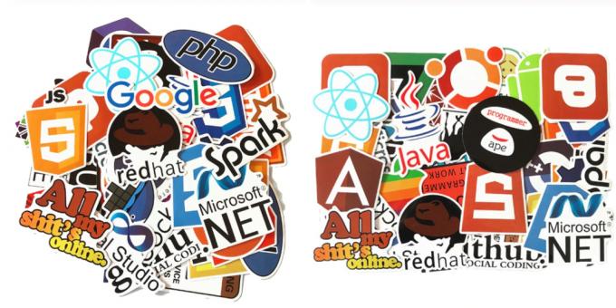 ملصقا على جهاز كمبيوتر محمول مع الشعارات الشبكات الاجتماعية