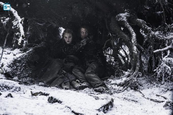 Theon وسانسا الهروب من مطاردة