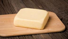 الجبن المصنوع منزليًا من الجبن والحليب