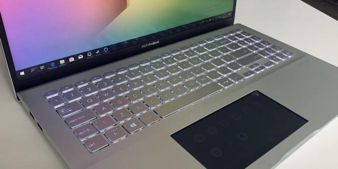 آسوس VivoBook S15 S532FL: لوحة المفاتيح ذات الإضاءة الخلفية