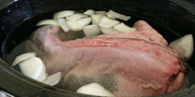كيفية طبخ اللسان لحم البقر في multivarka