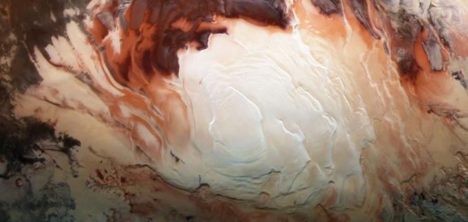 مياه على سطح المريخ موجود في الحالة السائلة والصلبة