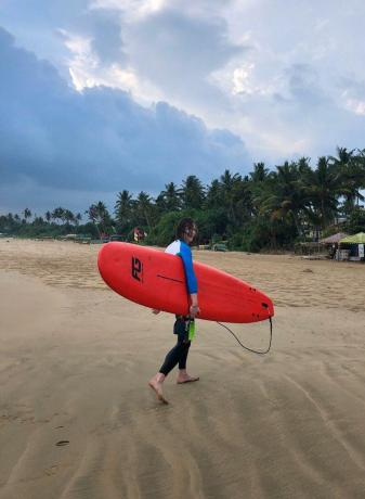 فيروس كورونا في سريلانكا: استرحنا ، أخذنا حمام شمس ، وركوب الأمواج