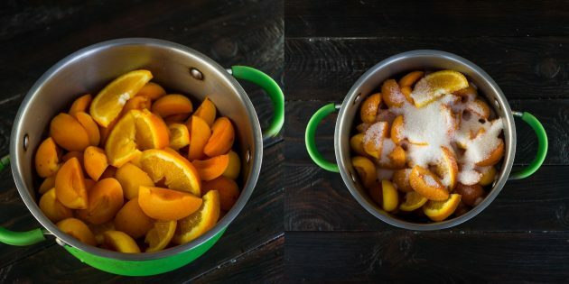 كيفية صنع مربى المشمش والبرتقال: أضف السكر إلى الفاكهة