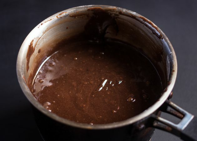 وصفة كعكة الشوكولاتة: لا تعجن العجينة لفترة طويلة