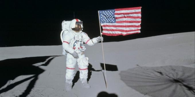 الأشخاص الذين كانوا في الفضاء: آلان شيبرد على سطح القمر