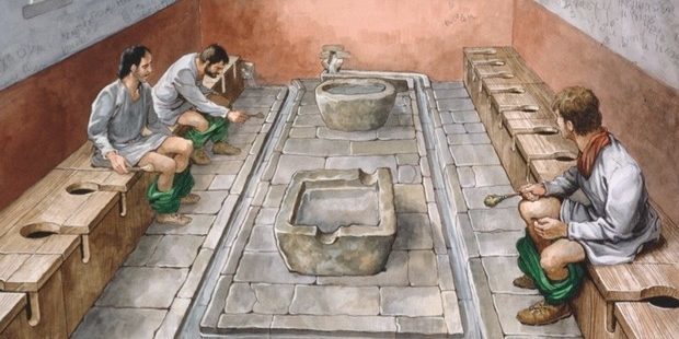 المراحيض العامة من الرومان القدماء هو مقعد طويل مع فتحات