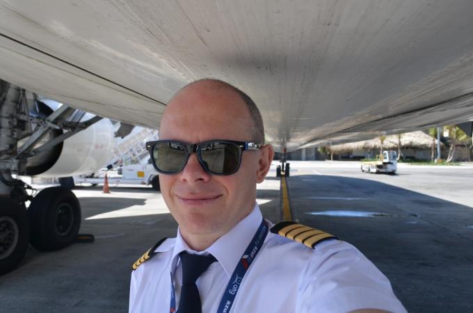 أندرو Gromozdin طيار "بوينغ" على مهنة الطلب