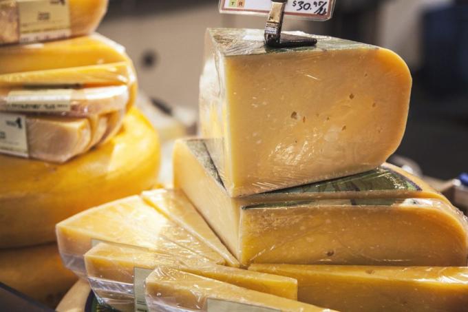 يحتوي الجبن الكازين ويجعلنا ترغب في التمتع مرارا وتكرارا
