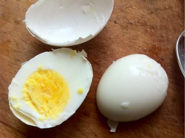 الحيل المطبخ: البيض المسلوق كيفية تنظيف بسرعة