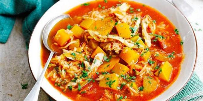 أطباق اليقطين: حساء حار مع اليقطين، تركيا والأرز