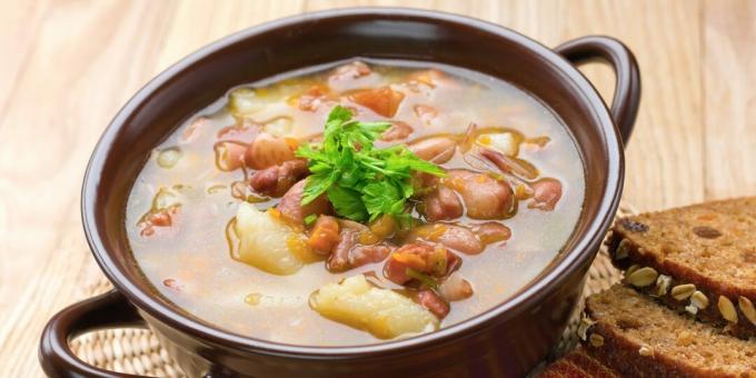 حساء الفول بلحم الخنزير: وصفة بسيطة