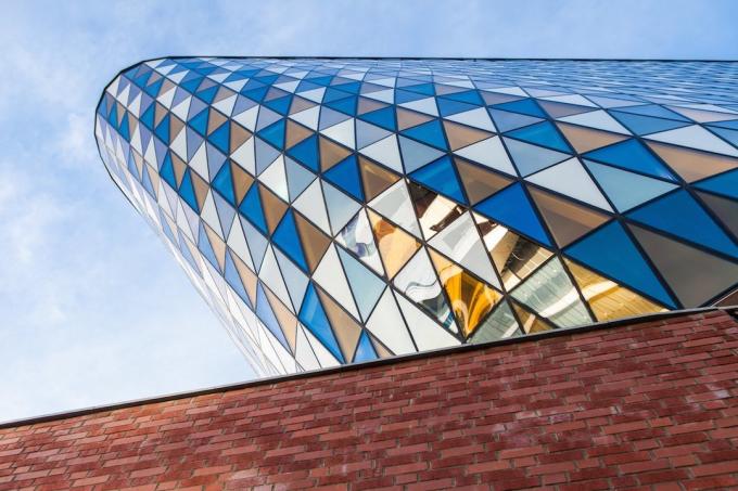 العمارة الأوروبية: هالة الطبية في معهد كارولينسكا في السويد