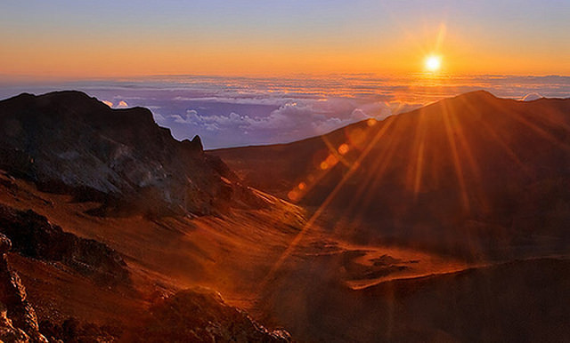 غروب الشمس على جبل هاليكالا