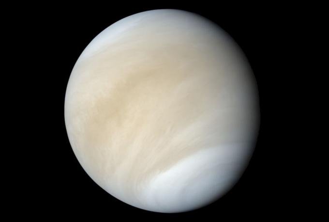 حقائق مثيرة للاهتمام: فينوس - الكوكب الوحيد الذي يدور في اتجاه عقارب الساعة