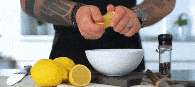 كيف للضغط على عصير الليمون