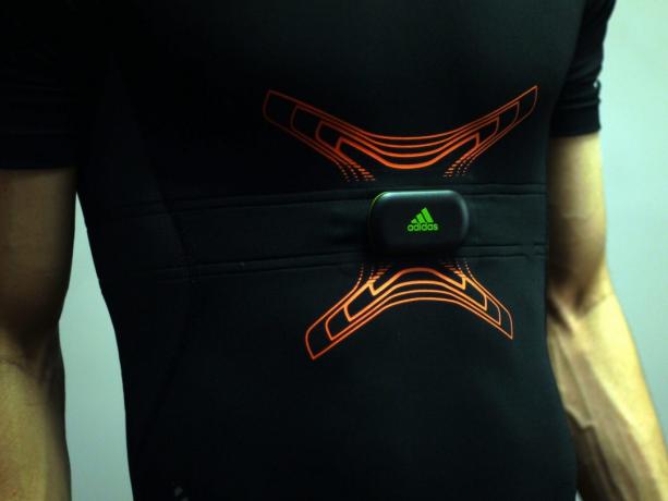 قميص miCoach مع Cardiosensor