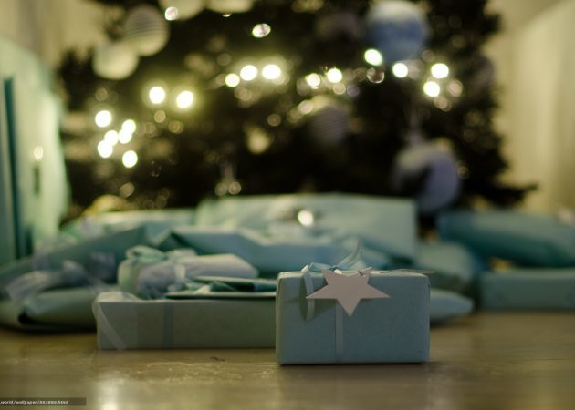 تزيين شجرة عيد الميلاد: هدايا