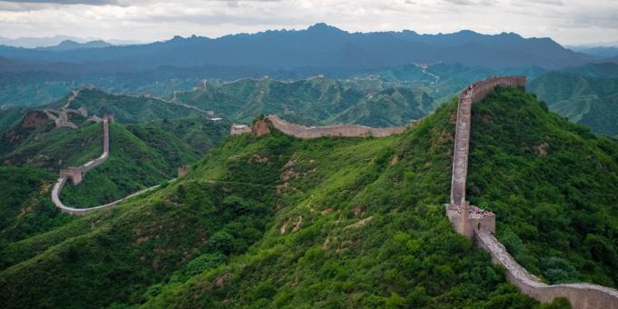 الأراضي الآسيوية ليست في جذب السياح دون جدوى: سور الصين العظيم، الصين