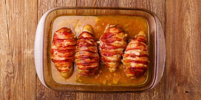 لفة وصفة الدجاج مع لحم الخنزير المقدد والجبن