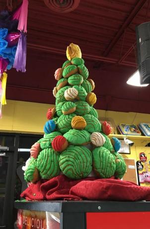 شجرة عيد الميلاد في المخبز
