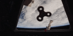 وقد أظهرت رواد الفضاء كيف تتصرف الدوار في الفضاء